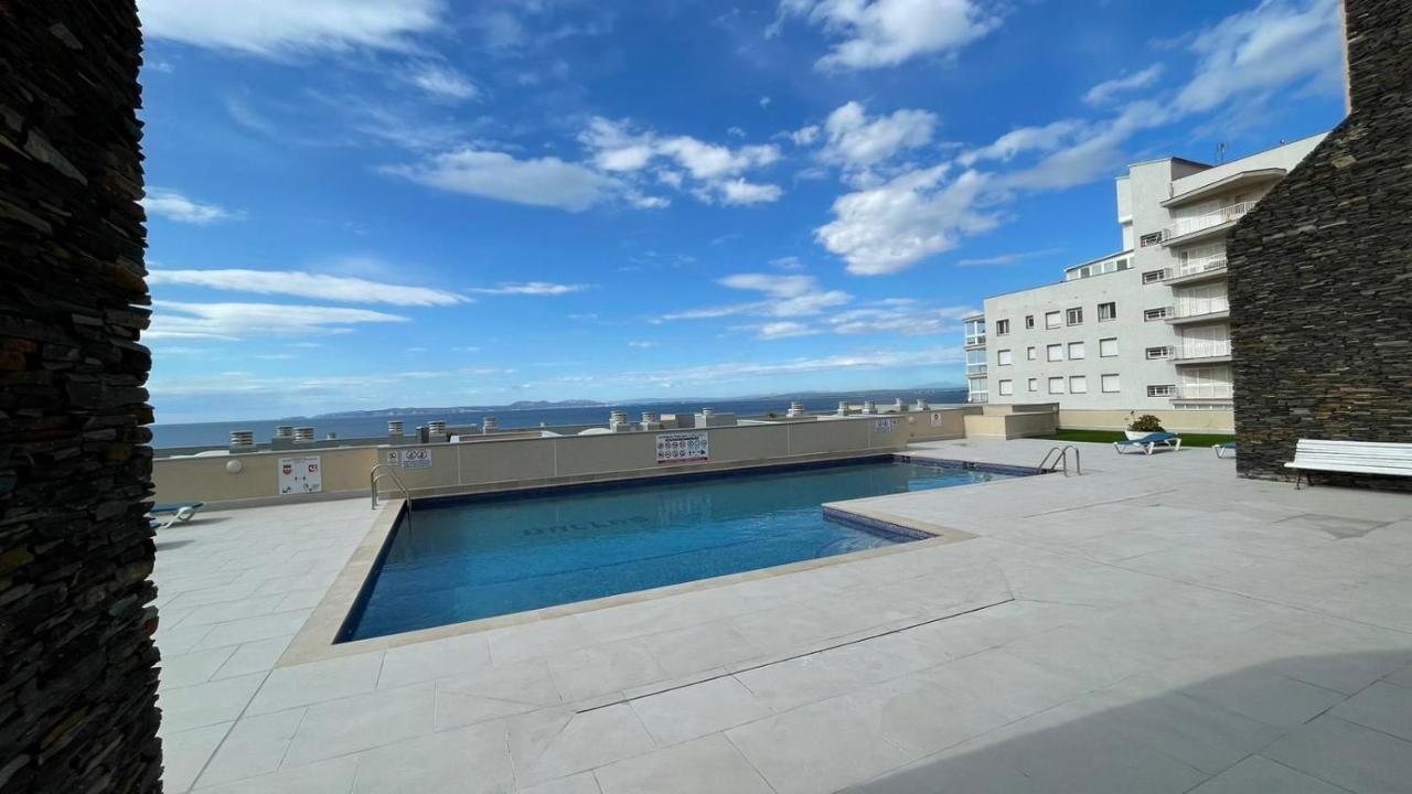 Luminoso Apartamento Frente Al Mar Con Piscina Roses Exterior photo